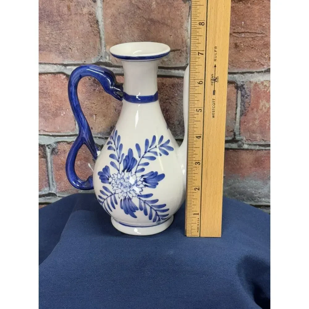 Chinese Vintage 1980s Cobalt Blue White Porcelain Teapot Elegant Long Spout‎